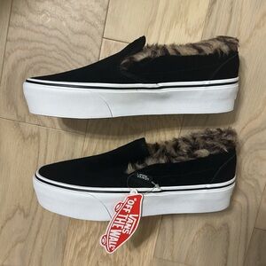 New with tags VANS classic platform slip on black suede with leopard fur shoes
